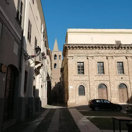 Alghero, Old Town Apartmán *